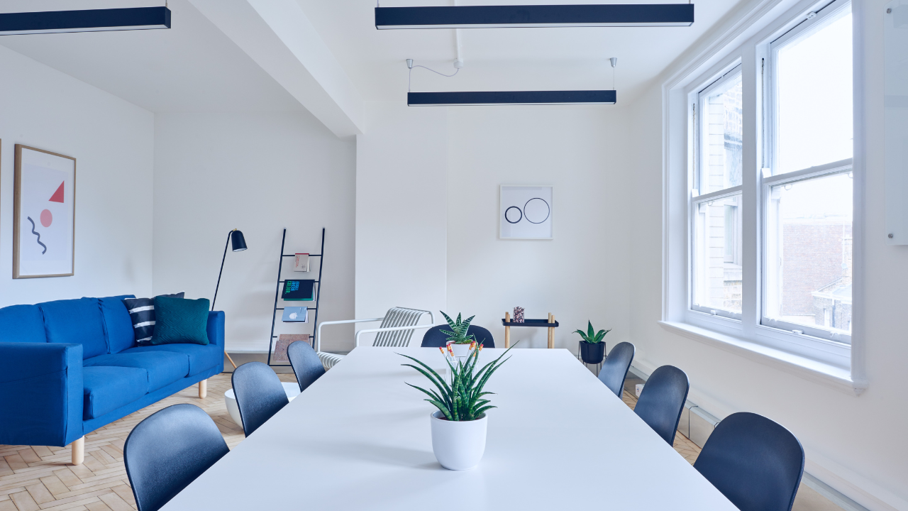 Sauberer Büro Meeting Raum